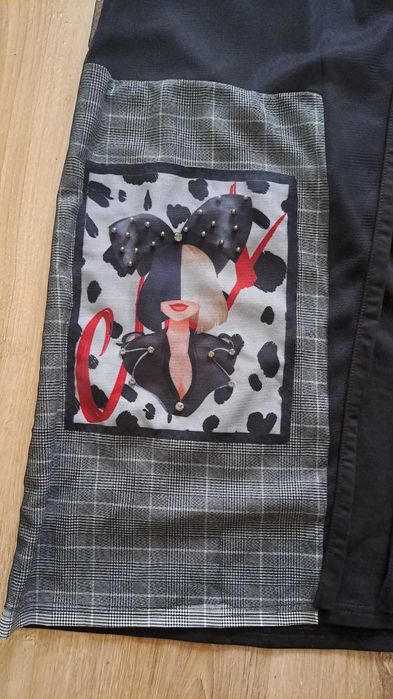 Черна рокля, лилава рокля