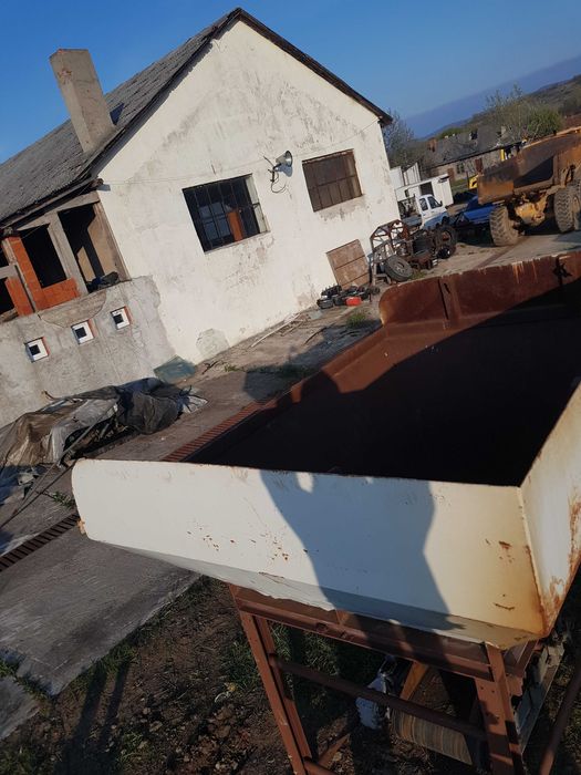 Concasor piatra cu ciocane.