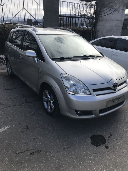 Тойота корола версо 1.8 129 к.с