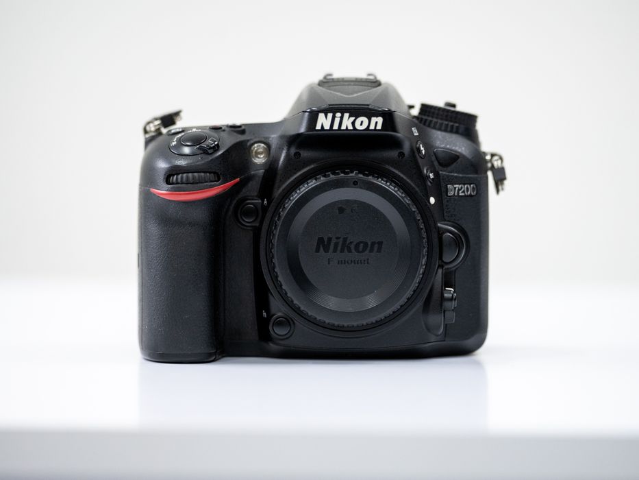 Продавам Nikon D7200 + Sigma 17-70mm F2.8-4