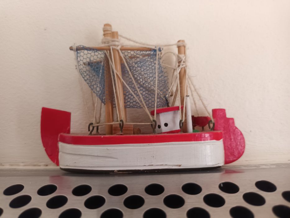 Лот от 4 малки дървени корабчета отлична морска декорация