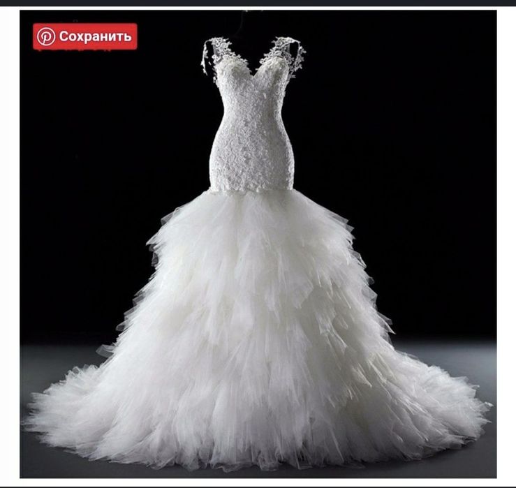 Шикарное свадебное платье со шлейфом