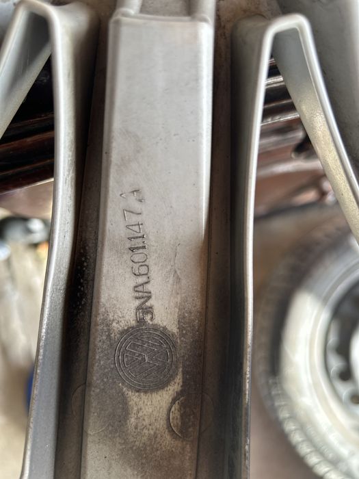 Продавам стоманени джанти с гуми за VW