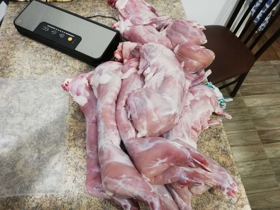 Мясо кролика домашнее.