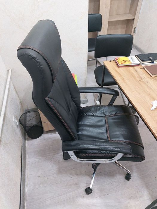 Ofis uchun kreslo