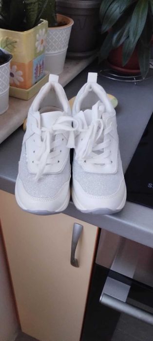 НОВИ ОБУВКИ от еко кожа