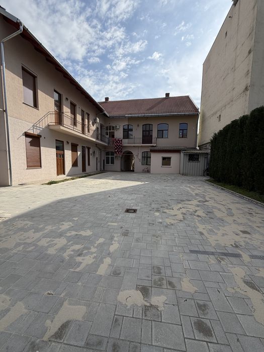 Apartament 3 camere 2 bai in cladire istorica (1878) tavan inalt de 3.8m ,  zona centrala