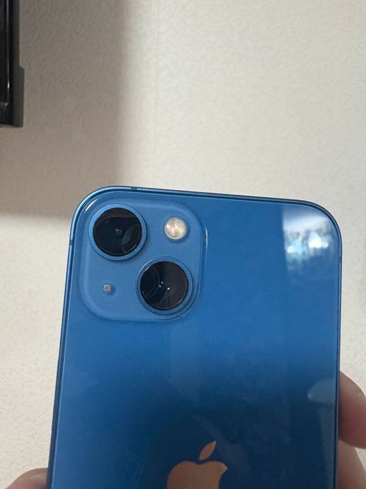 Продам IPhone 13