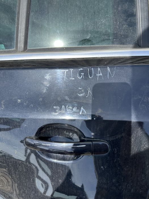 Задна лява врата Vw Tiguan 2008-14год с лека забележка
