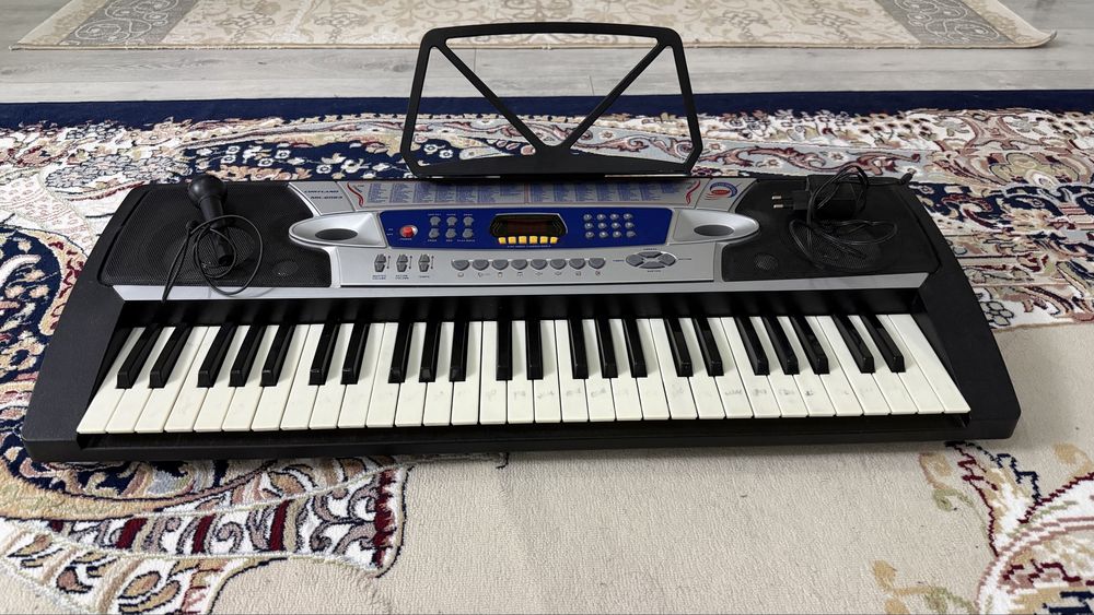 синтезатор CORTLAND