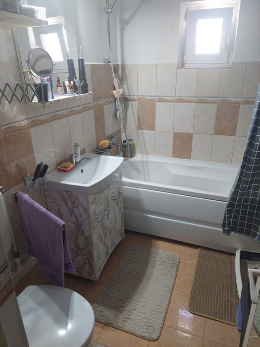 Proprietar vând apartament 2 camere decomandat Tulcea str Podgoriilor