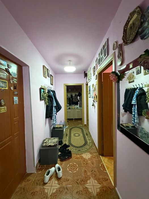 Vând apartament 3 camere