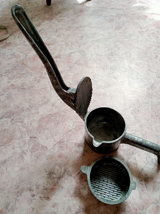 Продам советскую ручную соко выжималку