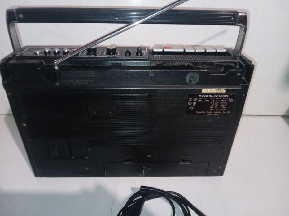 Японски радиокасетофон