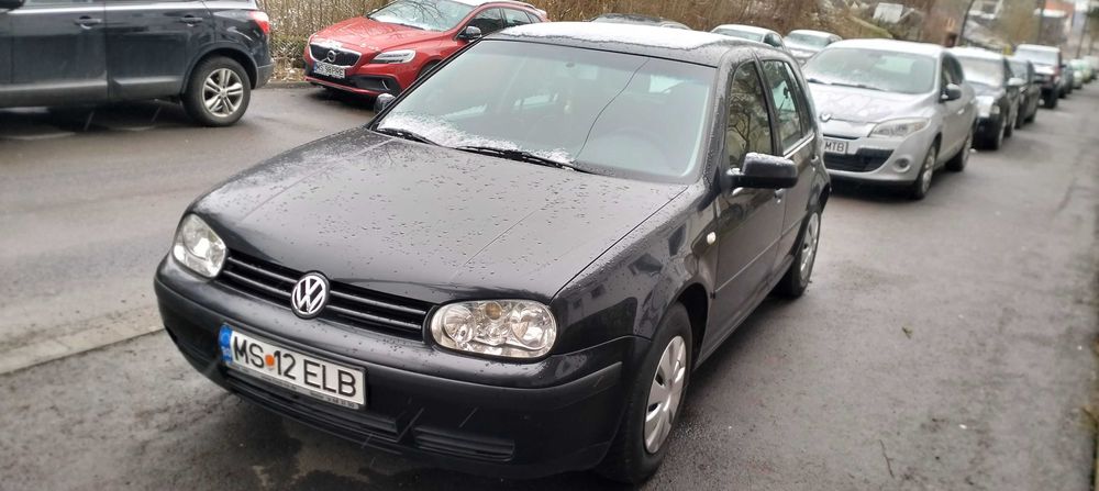 Vând golf IV ,1,4 benzina