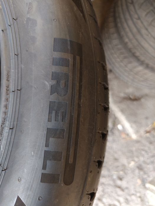 Нови летни гуми 235/55/19цола 'PIRELLi,'