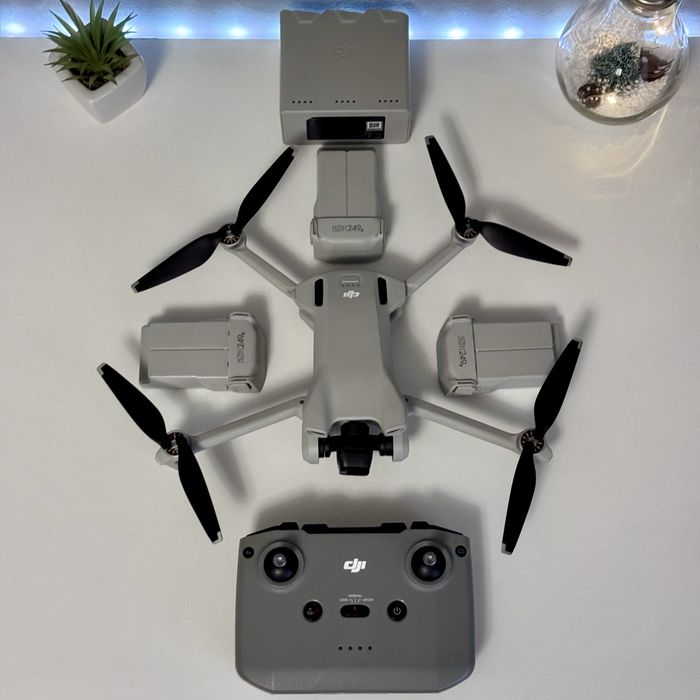Drona DJI Mini 3 Fly More Combo + Telecomanda DJI + 3 baterii