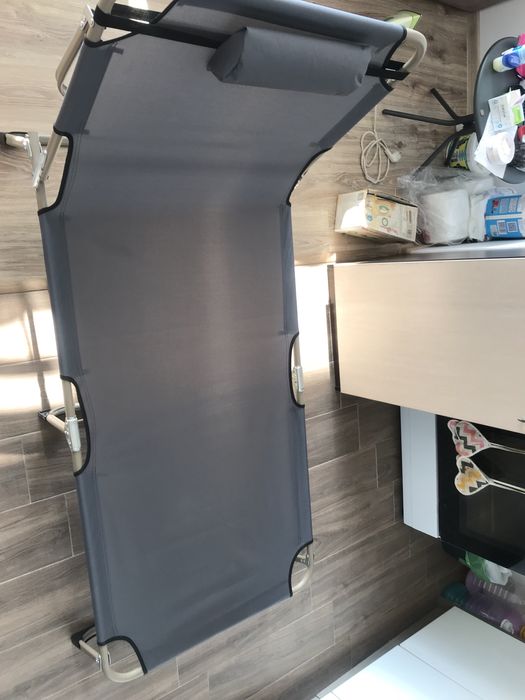 Походно    легло    и   шезлонг  -  2   в    1   -  налично.