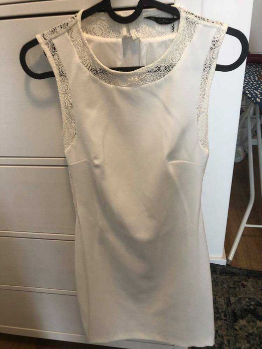 Rochie ZARA XS alba pe corp - 40 Ron