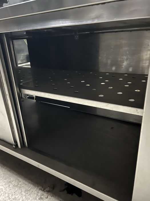 Топъл шкаф с плъзгащи врати от двете страни