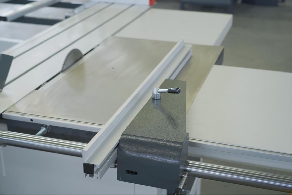 Форматно-раскроечный станок