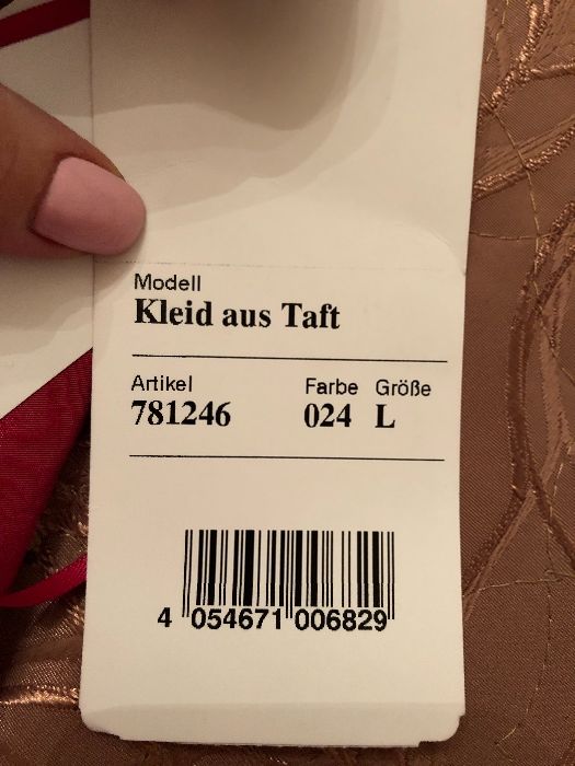 Красива нова рокля