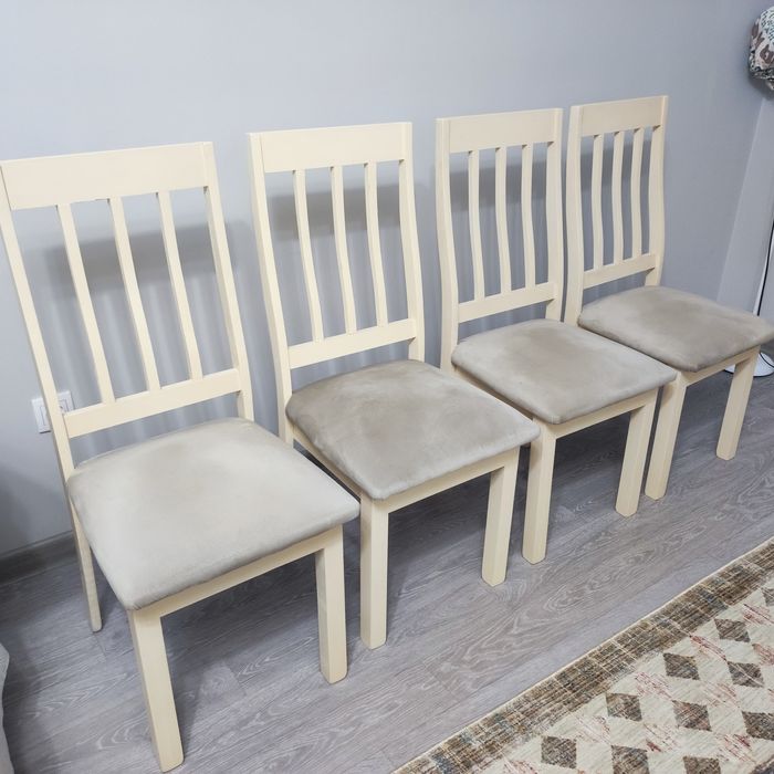 Продам стол со стульями 14штук  в гостиную.