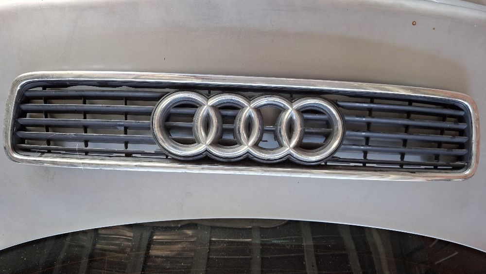 Продам решётку радиатора Audi A4 B5