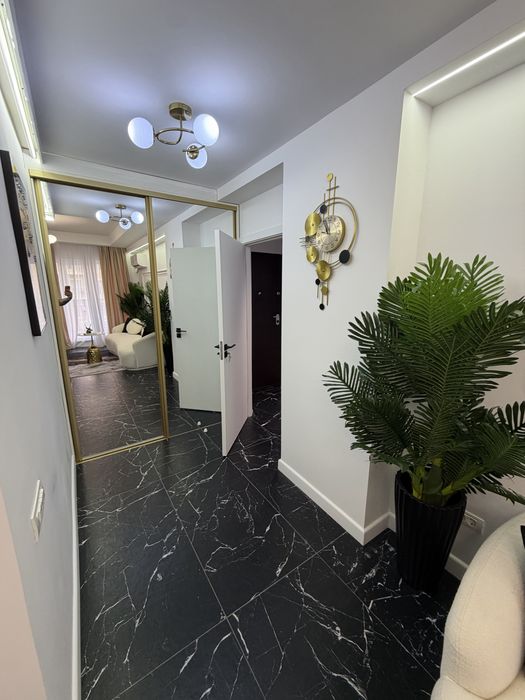 DE ÎNCHIRIAT – STUDIO PREMIUM  in Cosmopolis Vedere la piscina /parcare