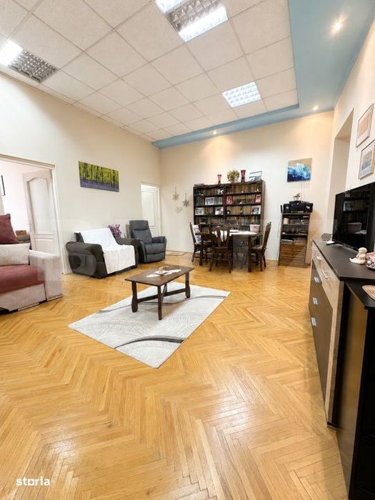 Apartament cu 3 camere, etajul 1, 80 mp, zona Ultracentral
