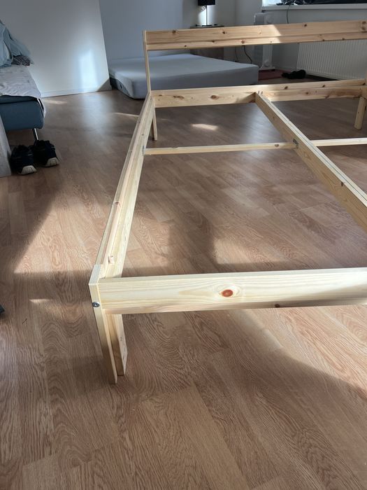 Pat Ikea NEIDEN cu saltea si somiera 140 x 200