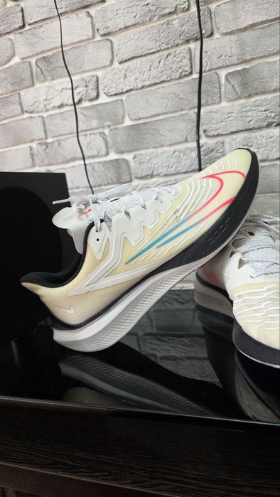 Оригинальные кроссы Nike