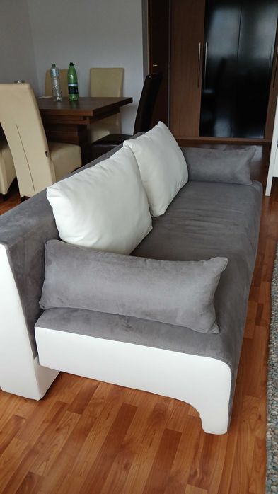 Canapea extensibila cu arcuri