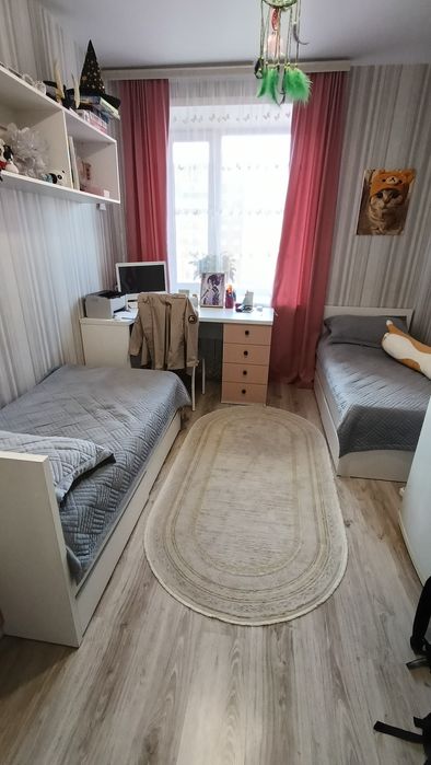 Продам детский стол и две кровати