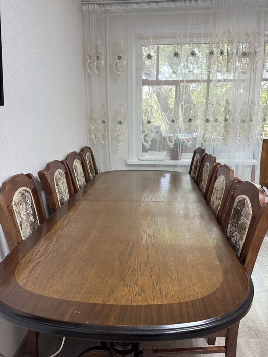 Продам стол стульями