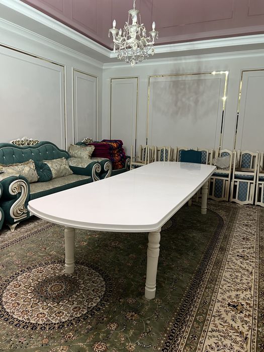 гостинный стол.