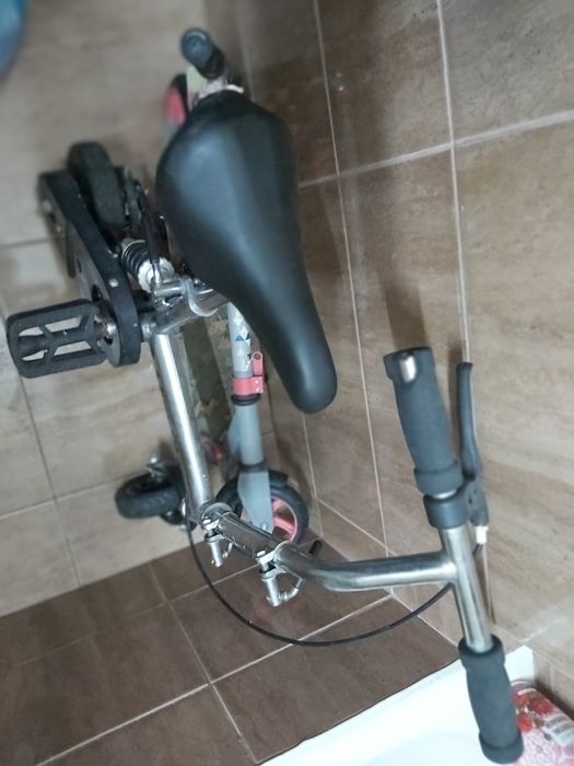 Vând trotinete ...