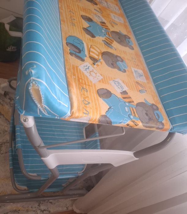 Masă de înfășat cu suport cădiță