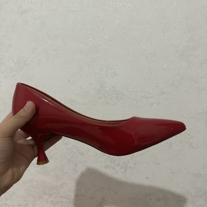 Красный туфли Новый