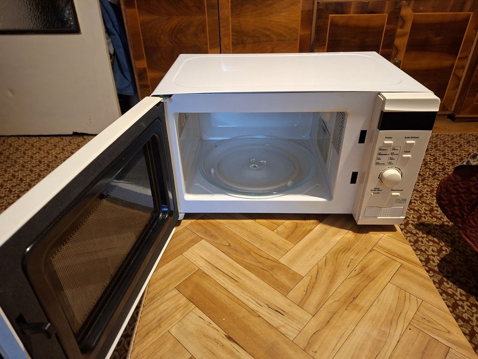 Cuptor cu microunde 150 lei