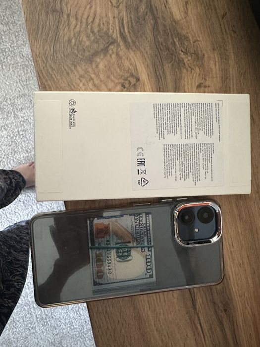 Продам телефон самсунг,не включается