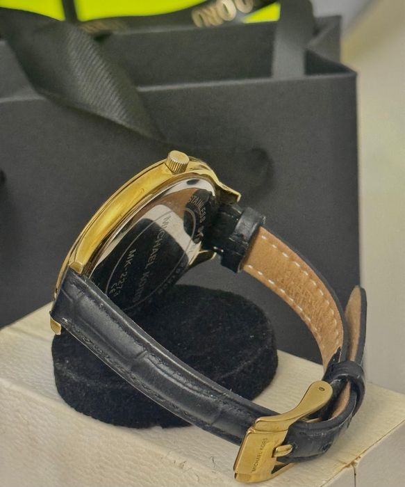 Продается оригинальные часы Michael Kors