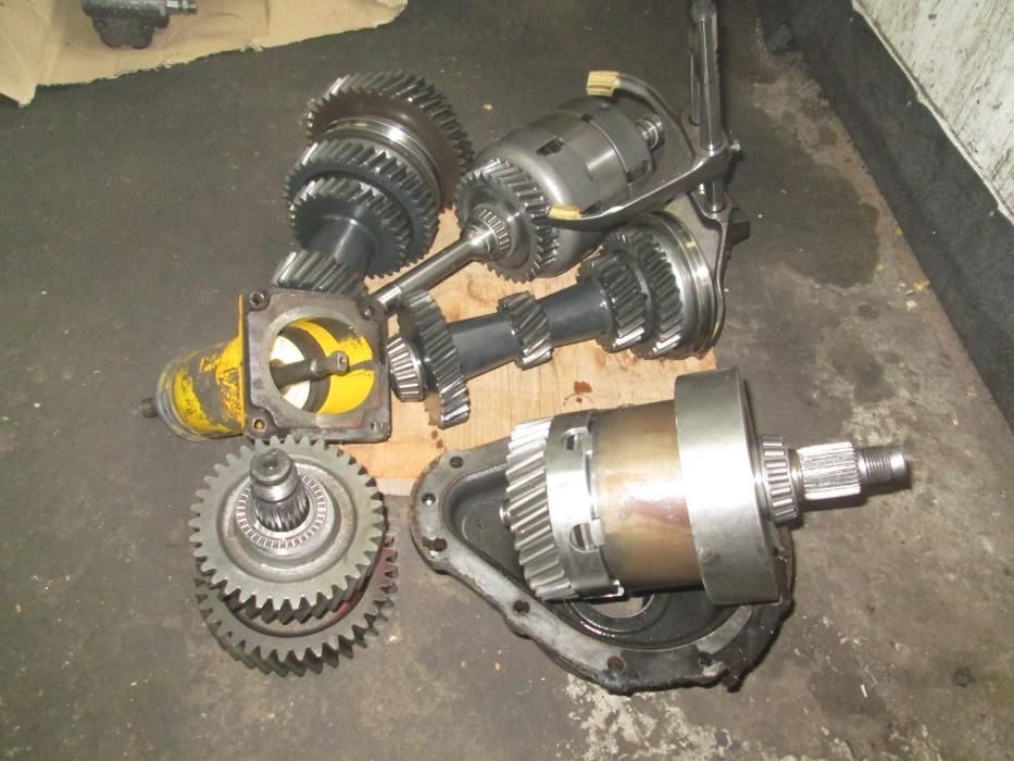 Piese de cutie de buldoexcavator JCB 3CX .