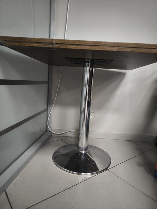 Вешалки, столы, стулья