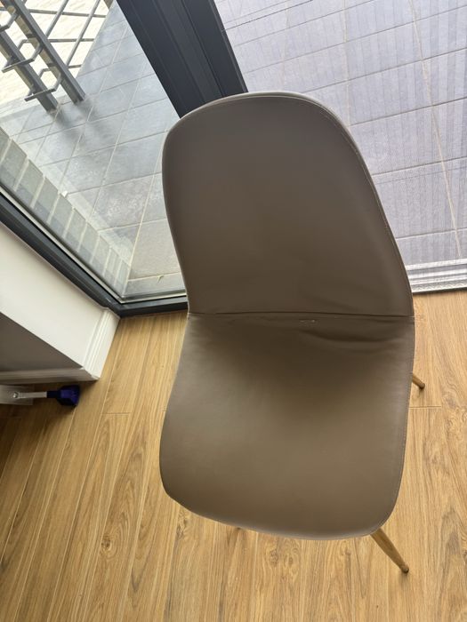 Стулья из кожзама