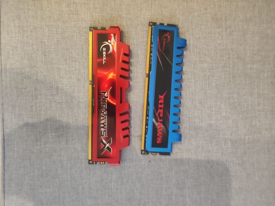 Vand 4 stick de RAM noi nouți detalii in descriere