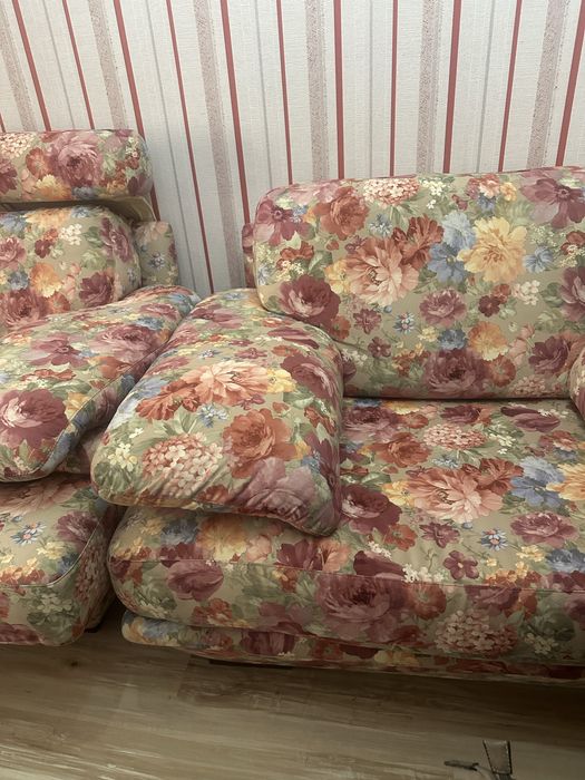 Диван с креслом