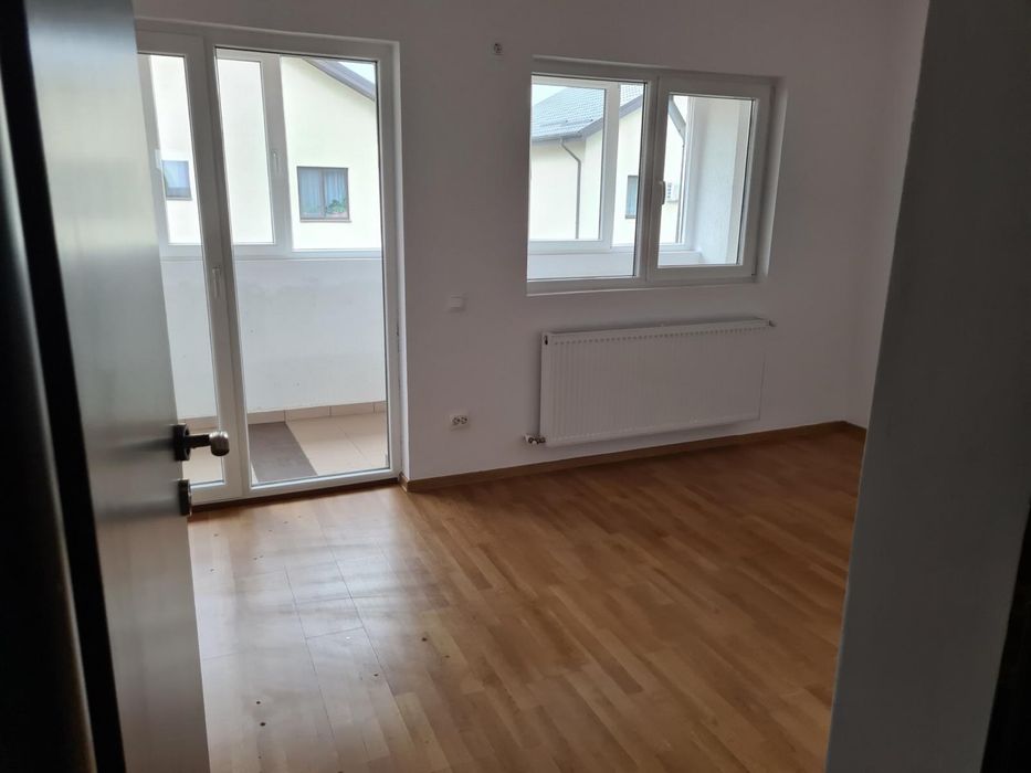 Ofer spre inchiriere casa