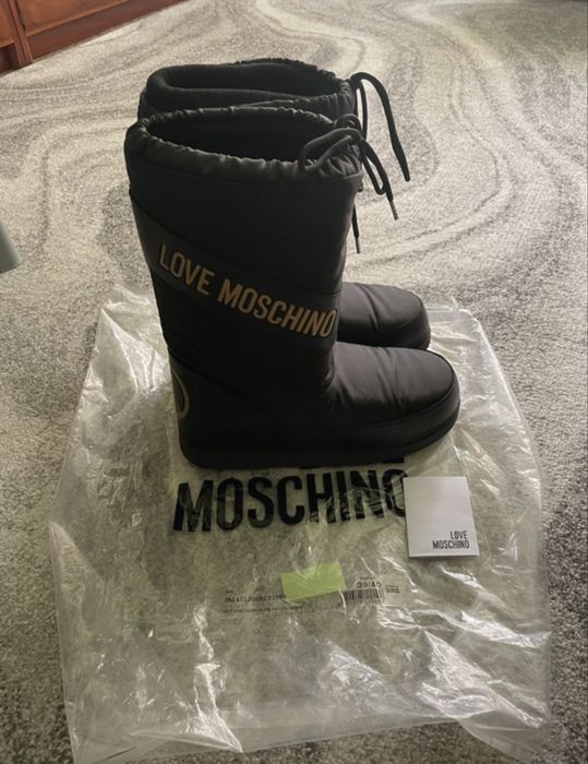 Moon Boots Love Moschino