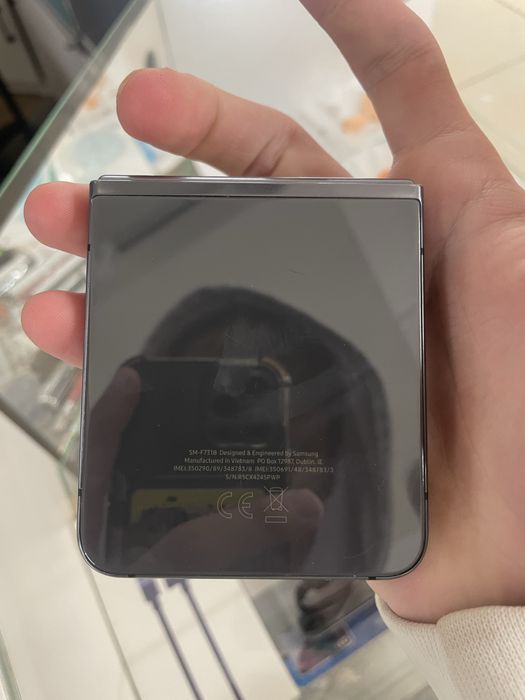 Samsung Galaxy z flip 5 256g